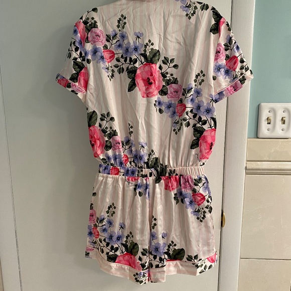 Victoria's Secret Floral Sleep Lounge Silky Romper - Picture 6 of 10